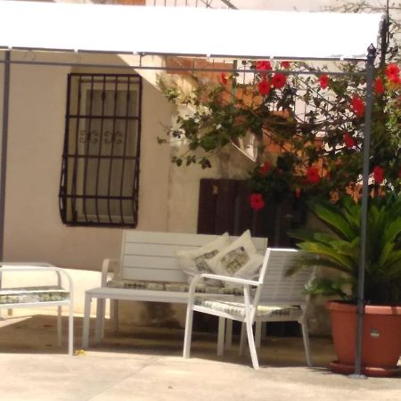 Casale Hibiscus Villa Santa Maria Del Focallo Luaran gambar