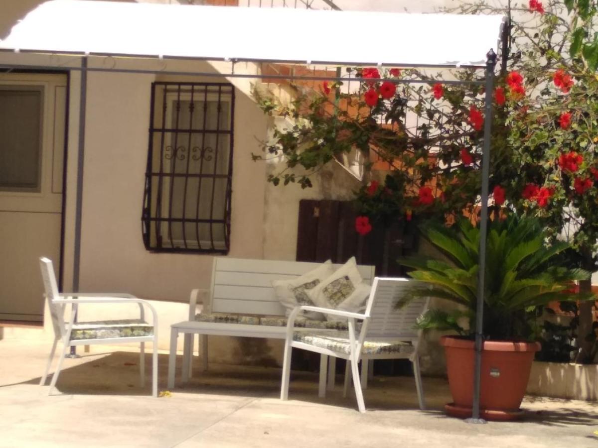Casale Hibiscus Villa Santa Maria Del Focallo Luaran gambar