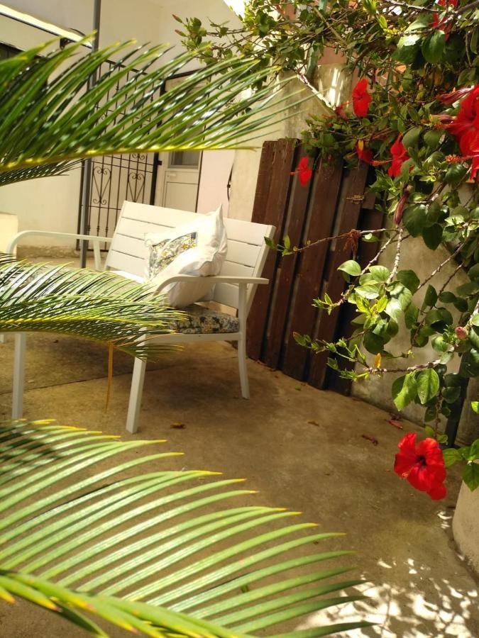 Casale Hibiscus Villa Santa Maria Del Focallo Luaran gambar