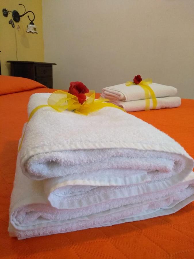 Casale Hibiscus Villa Santa Maria Del Focallo Luaran gambar
