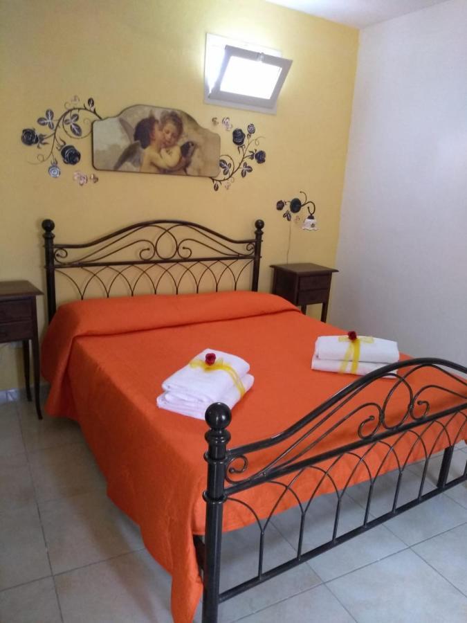 Casale Hibiscus Villa Santa Maria Del Focallo Luaran gambar